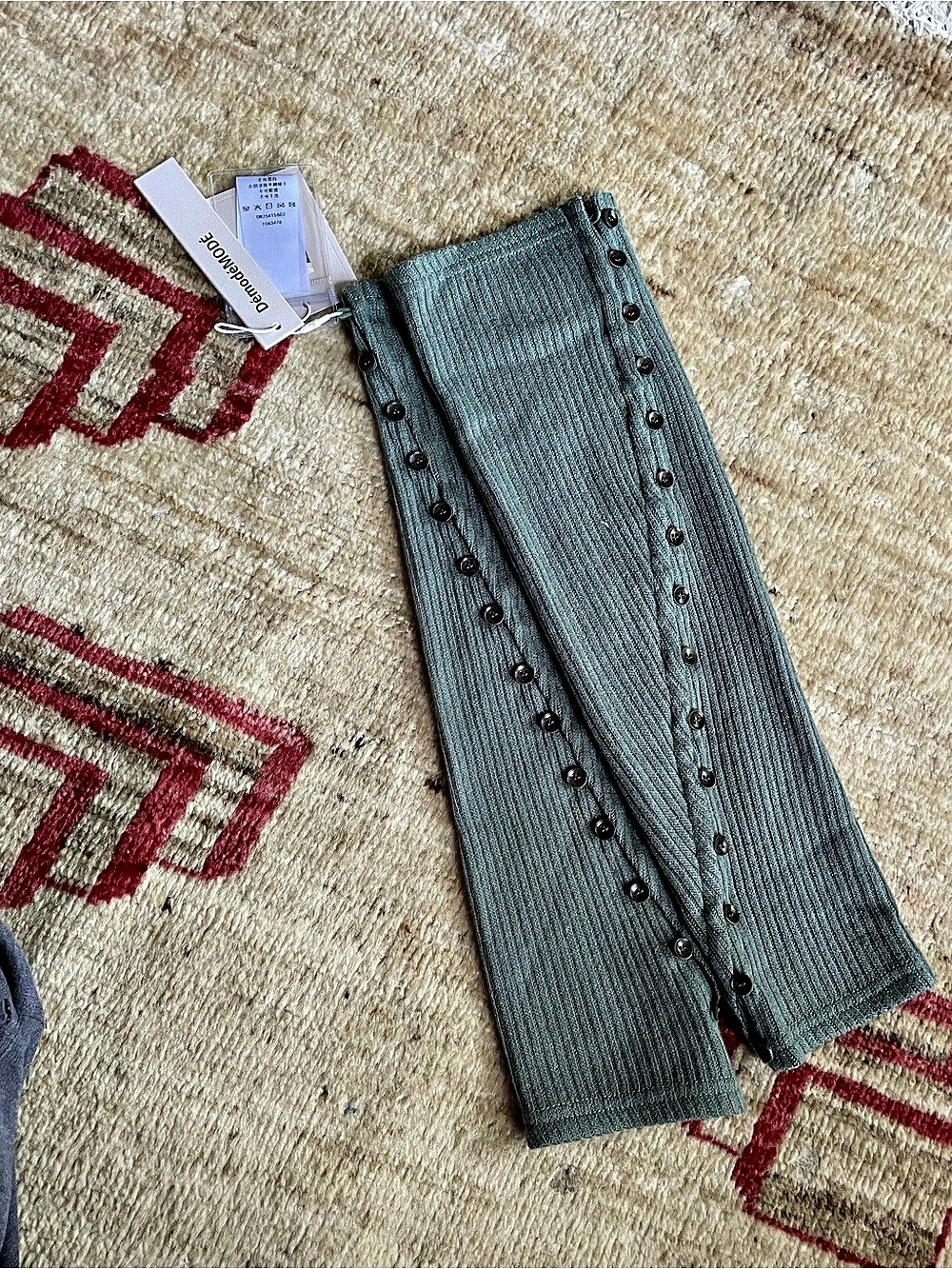 DemodeMODE leg warmers Ribbed Button Detail Green Size Small NWT